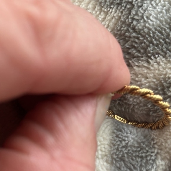 TIFFANY & CO 18K Solid Yellow Gold 2.5mm Wedding Band Ring - Picture 5 of 6